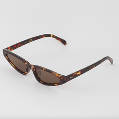 Joyce Retro Sharp Cat Eye Sunglasses