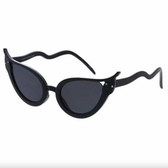 Vintage Medium Sized Cat Eye Sunglasses