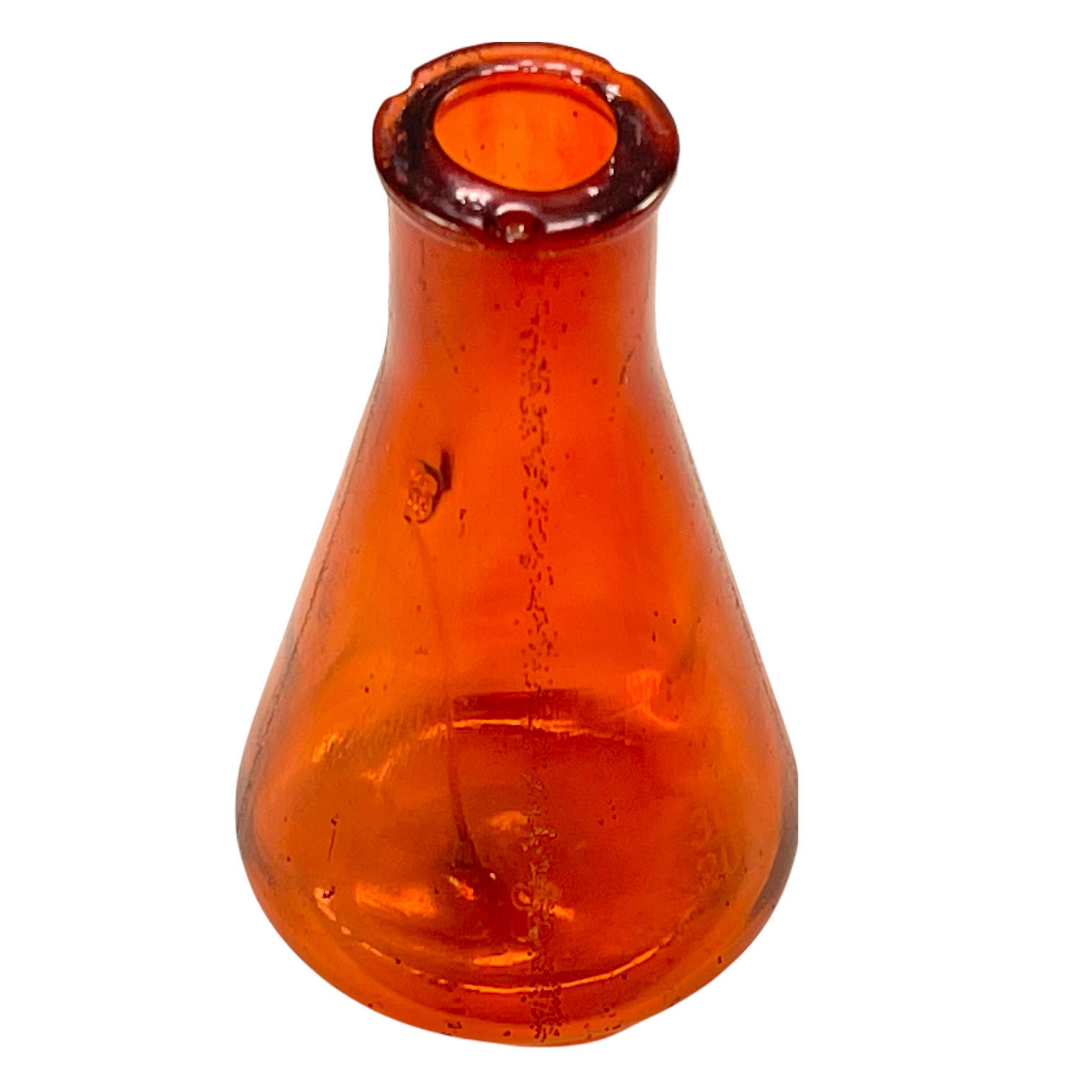 Breakaway Triangular Beaker Prop – AbracadabraNYC