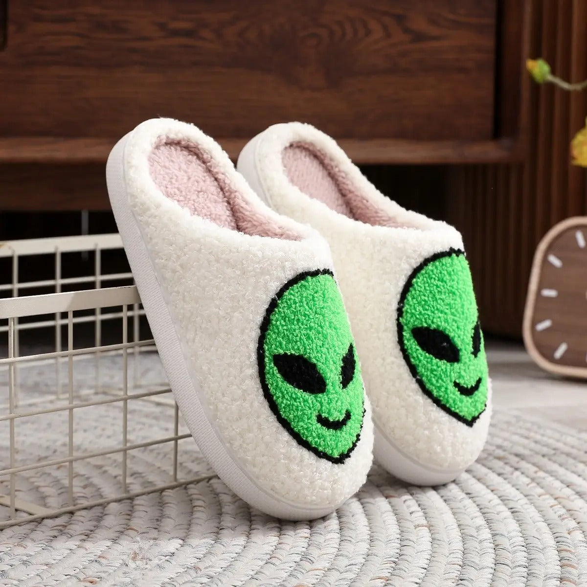 Alien Slippers Cozy Alien Face Slippers – AbracadabraNYC